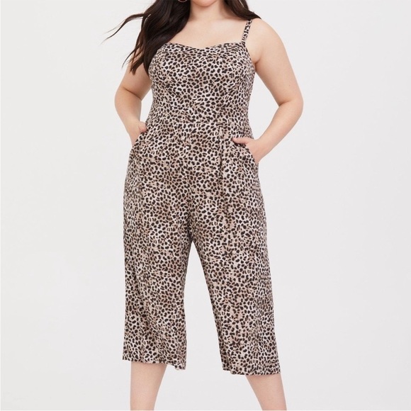 Torrid Woman’s Jumpsuit Size 3 Leopard Print Sleeveless Rayon - Picture 3 of 16